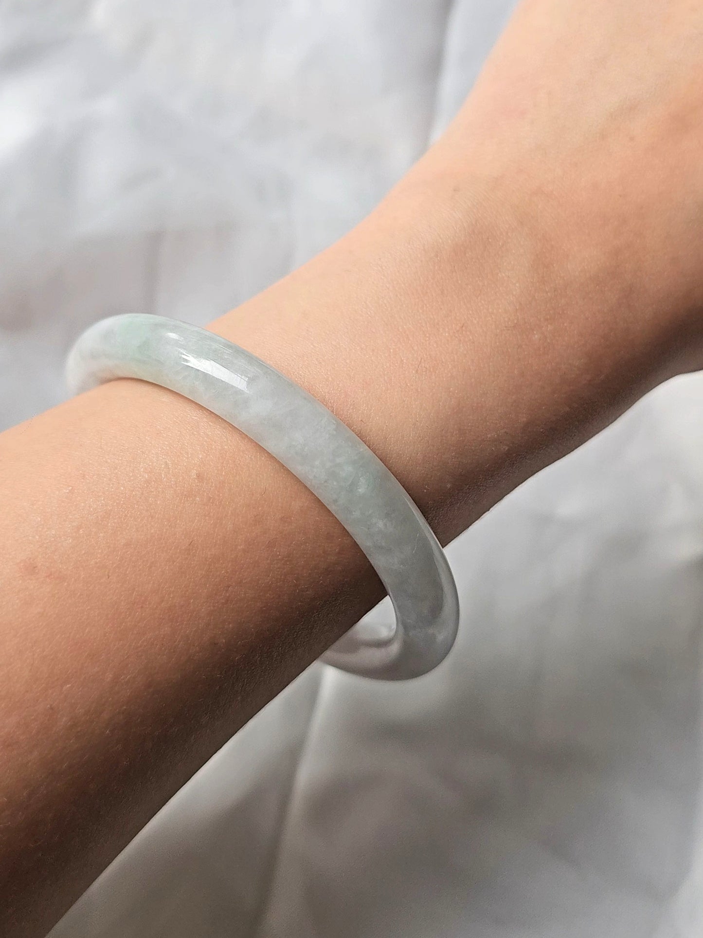 GUARDIAN | JAYDE Natural Grade-A Jadeite Bangle in Dreamy White with Pastel Green (55.4mm Round)
