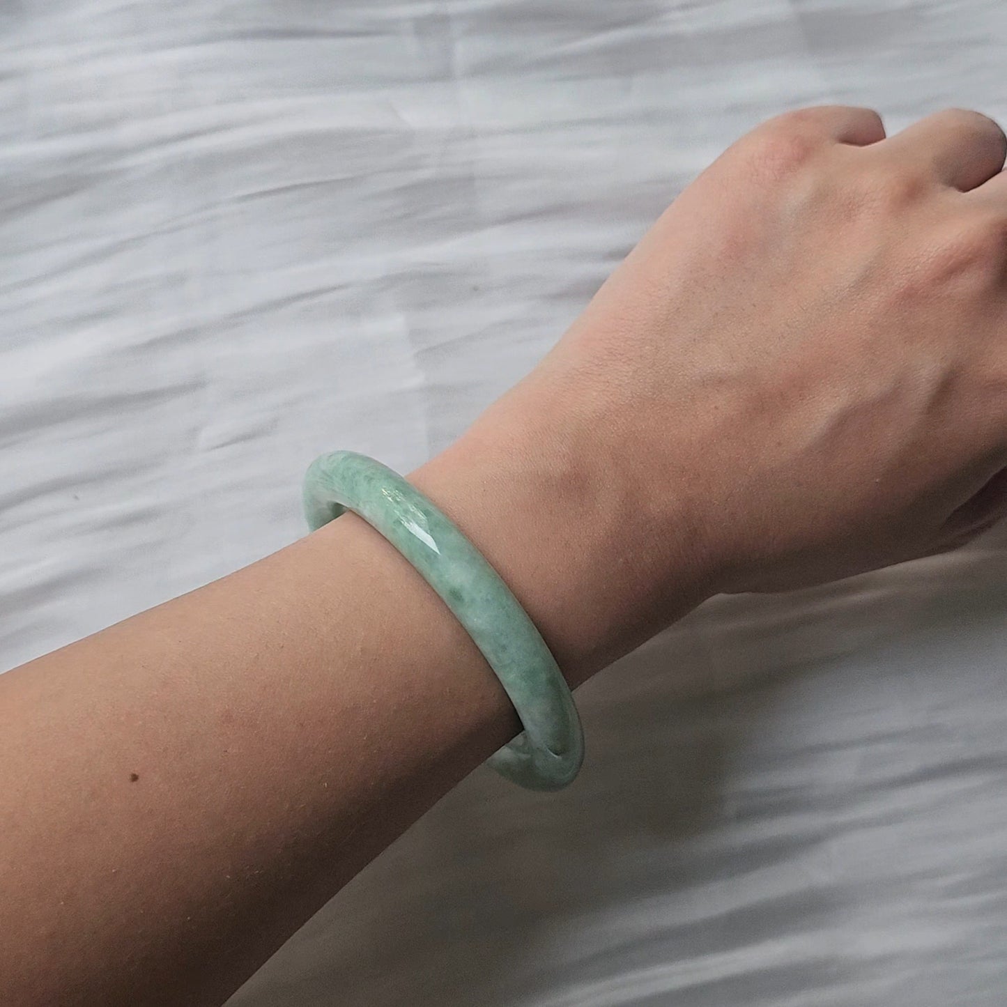 GUARDIAN | JAYDE Untreated Grade-A Jadeite Bangle in Pastel Green with Dark Green (54.5mm Round)