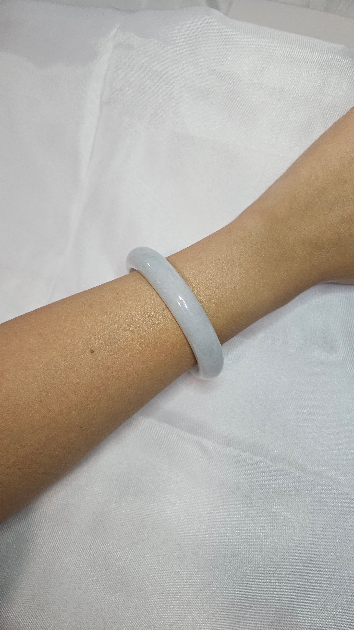 GUARDIAN | JAYDE Natural Grade-A Jadeite Bangle in Dreamy White (57.1mm Half Round)
