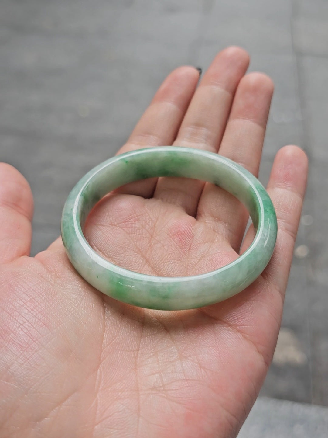 GUARDIAN | JAYDE Natural Grade-A Jadeite Bangle in Pastel Green (53.2mm Oval)