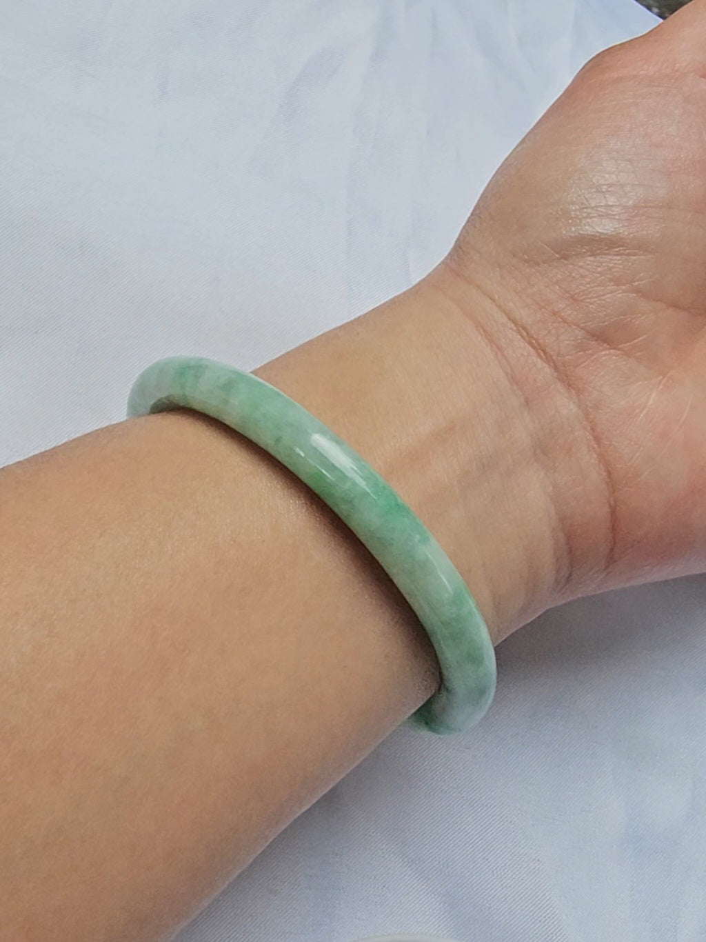 GUARDIAN | JAYDE Natural Grade-A Jadeite Bangle in Pastel Green (56.6mm Oval)