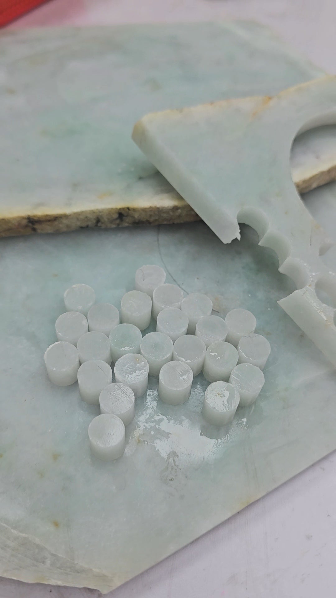 Yuan | Jadeite Bead Bracelet in Light Pastel Green (8/10mm)