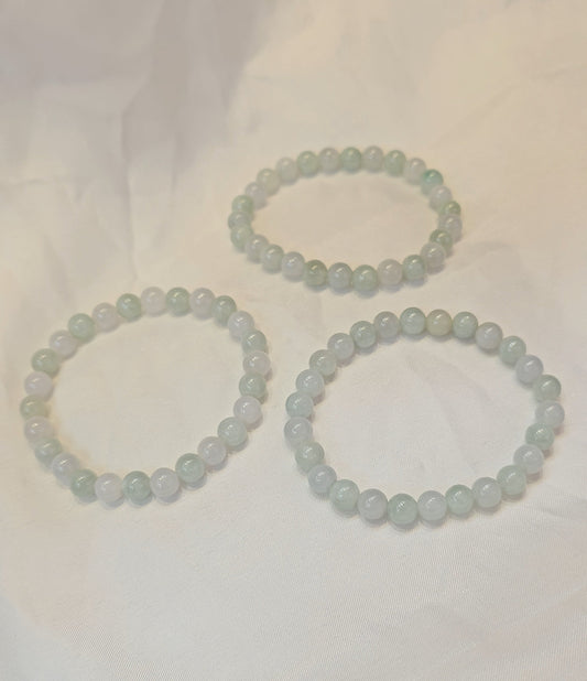 Yuan | Jadeite Bead Bracelet in Light Pastel Green and Dreamy White (7mm)