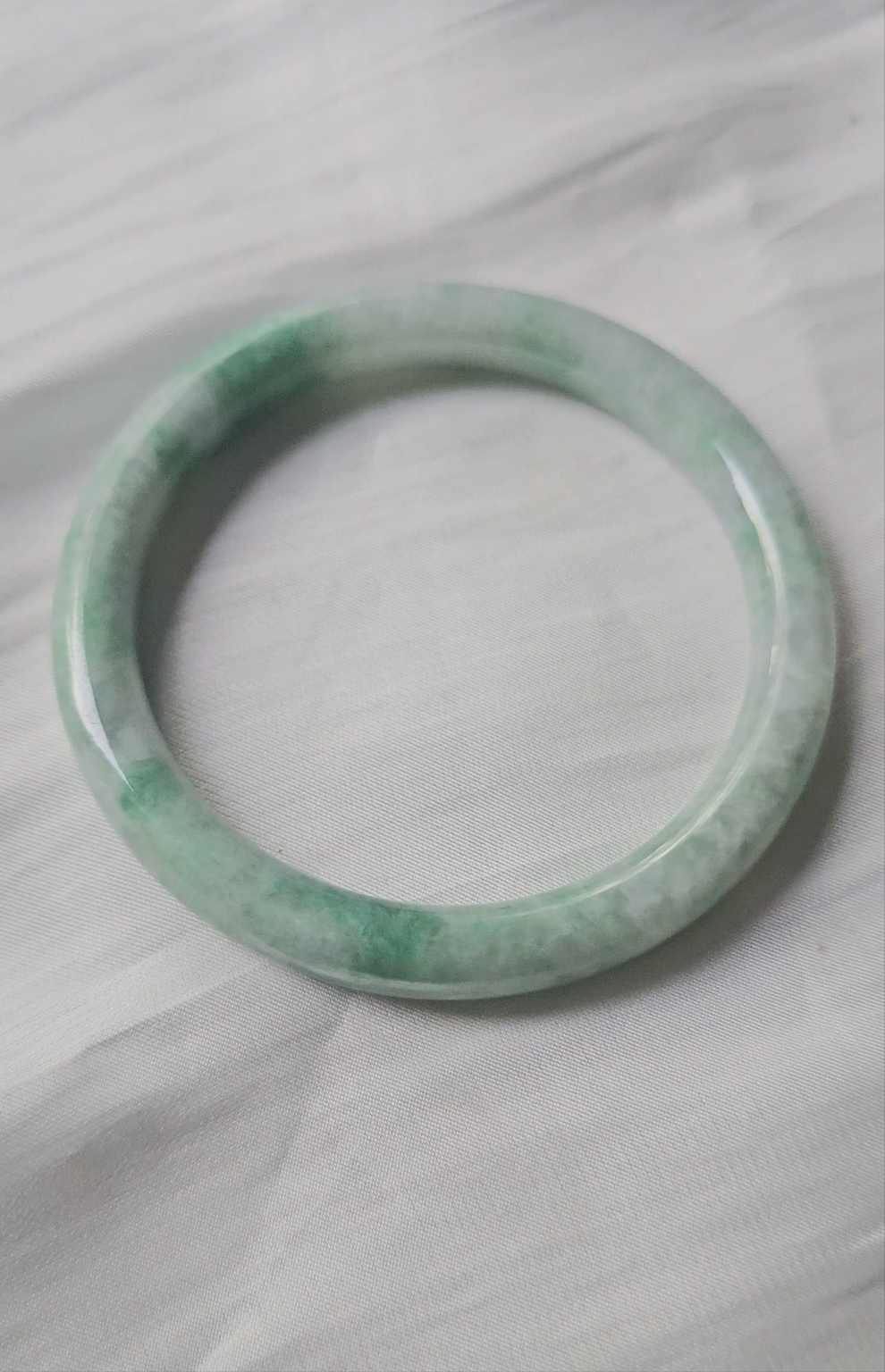 GUARDIAN | JAYDE Untreated Grade-A Jadeite Bangle in Pastel Green with Dark Green (56.5mm Round)