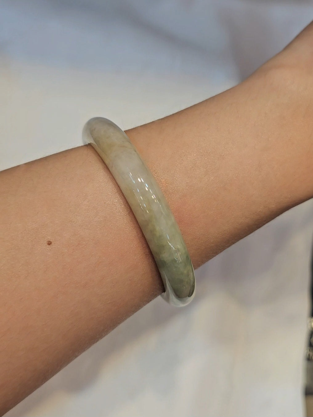 GUARDIAN | JAYDE Natural Grade-A Jadeite Bangle in Yellow Haze (54.8mm Half Round)