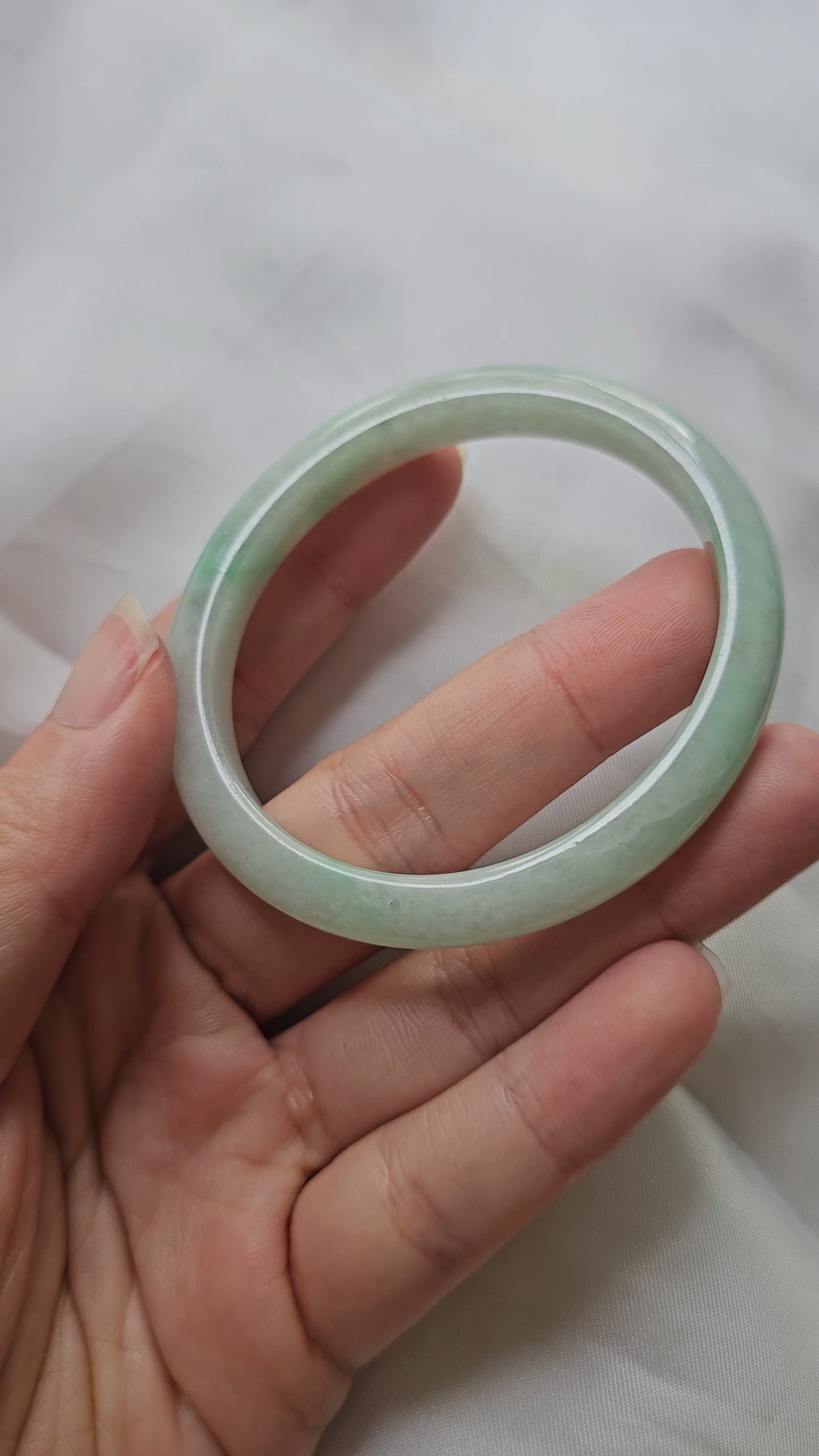 GUARDIAN | JAYDE Natural Grade-A Jadeite Bangle in Pastel Green (52.8mm Oval)