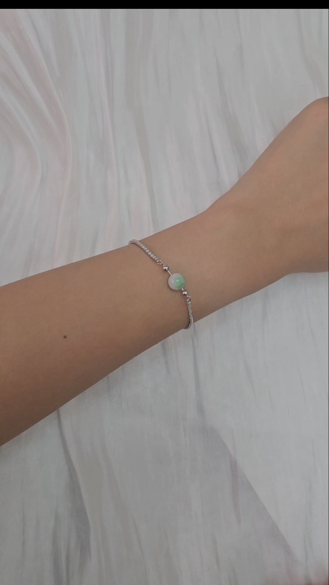 Yuan | Classic Jadeite Bracelet in White and Pastel Green