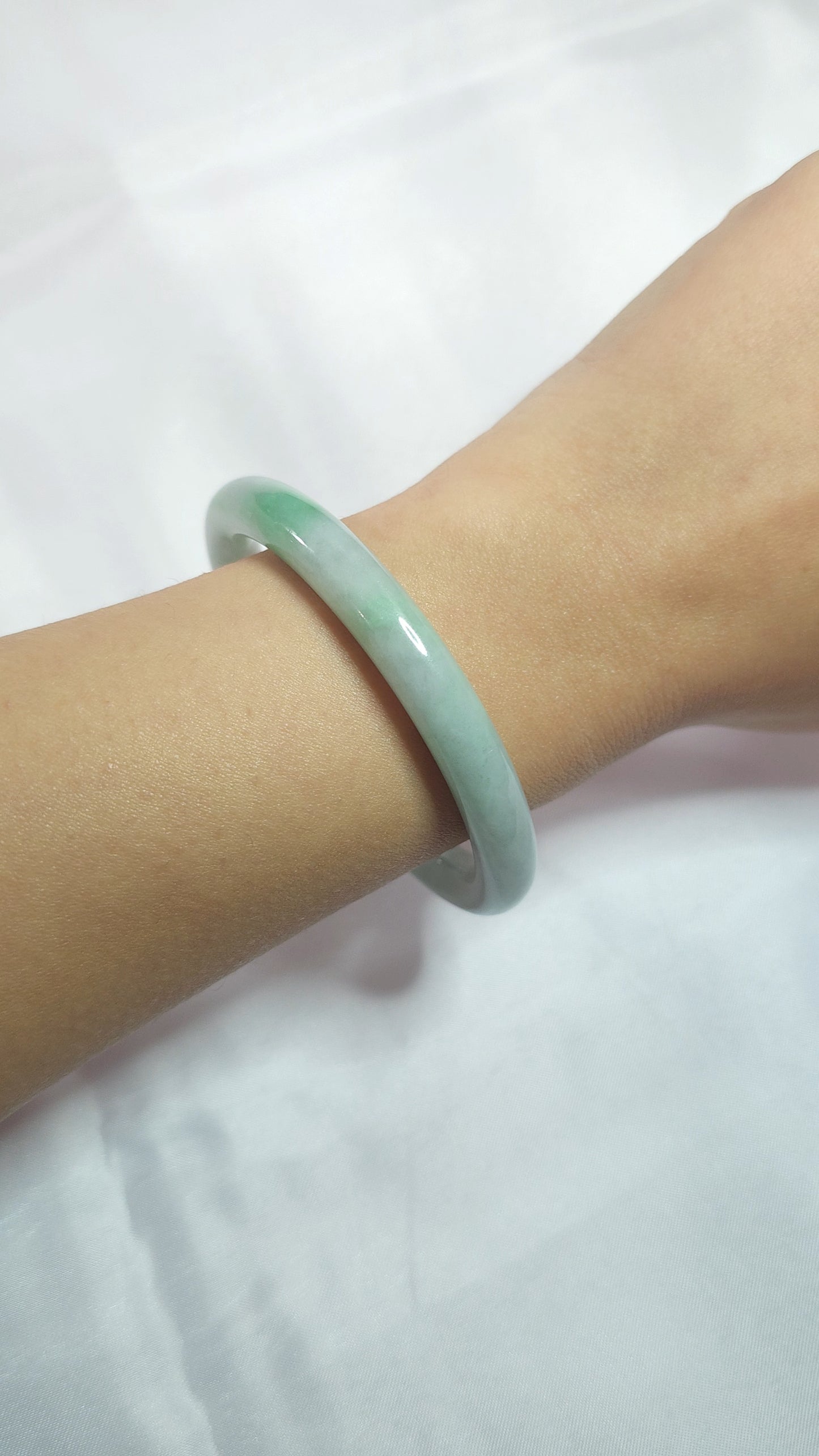 GUARDIAN | JAYDE Untreated Grade-A Jadeite Bangle in Pastel Green (55.8mm Round)