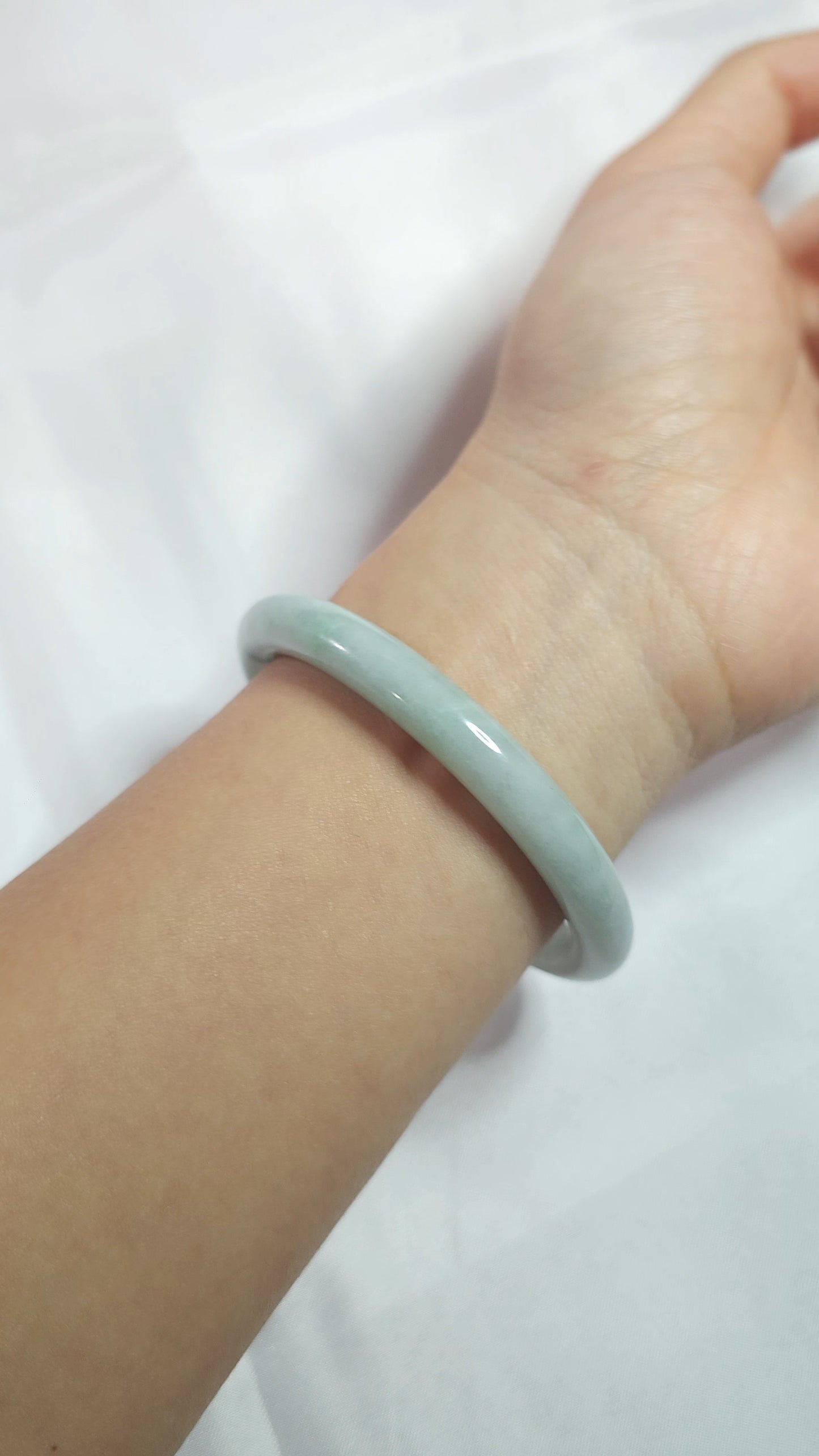 GUARDIAN | JAYDE Untreated Grade-A Jadeite Bangle in Pastel Green (55.8mm Round)