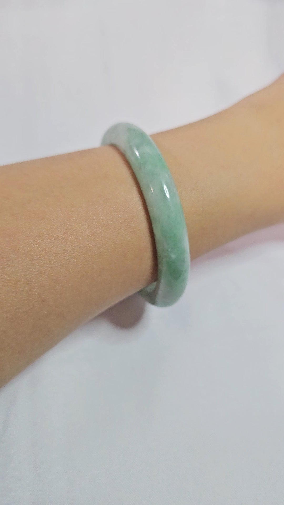GUARDIAN | JAYDE Natural Grade-A Jadeite Bangle in Pastel Green (54mm Half Round)