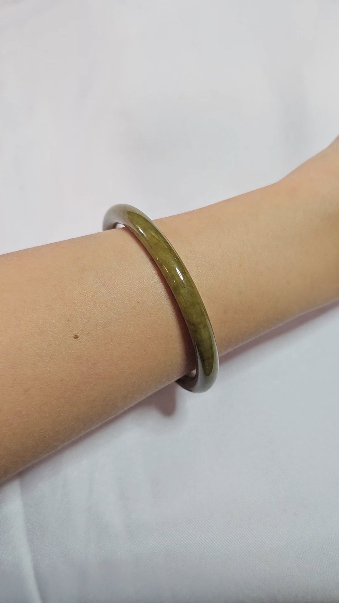 GUARDIAN | JAYDE Natural Grade-A Jadeite Bangle in Yellow Haze (56.6mm Thin Round)