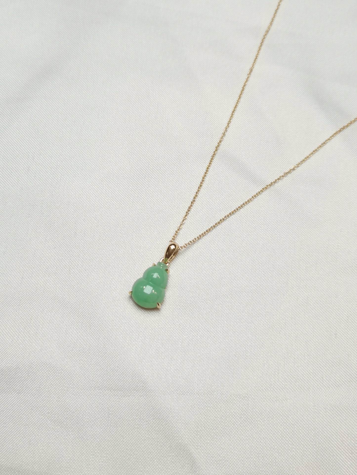 Guardian | Hulu Jadeite Pendant in Light Apple Green