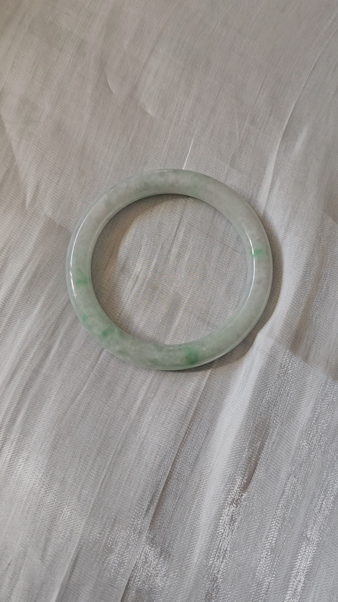 GUARDIAN | JAYDE Natural Grade-A Jadeite Bangle in Dreamy White with Green Patterns (56.7mm Round)