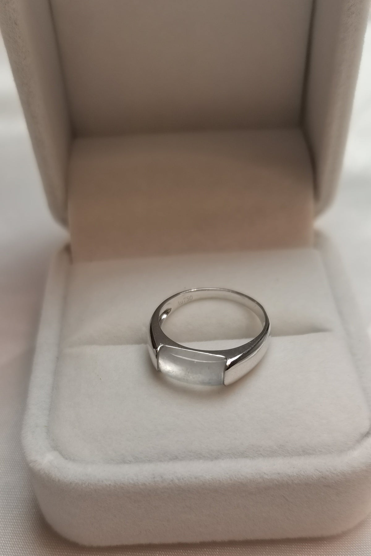 Jian | Untreated Grade-A Jadeite Ring in Icy White