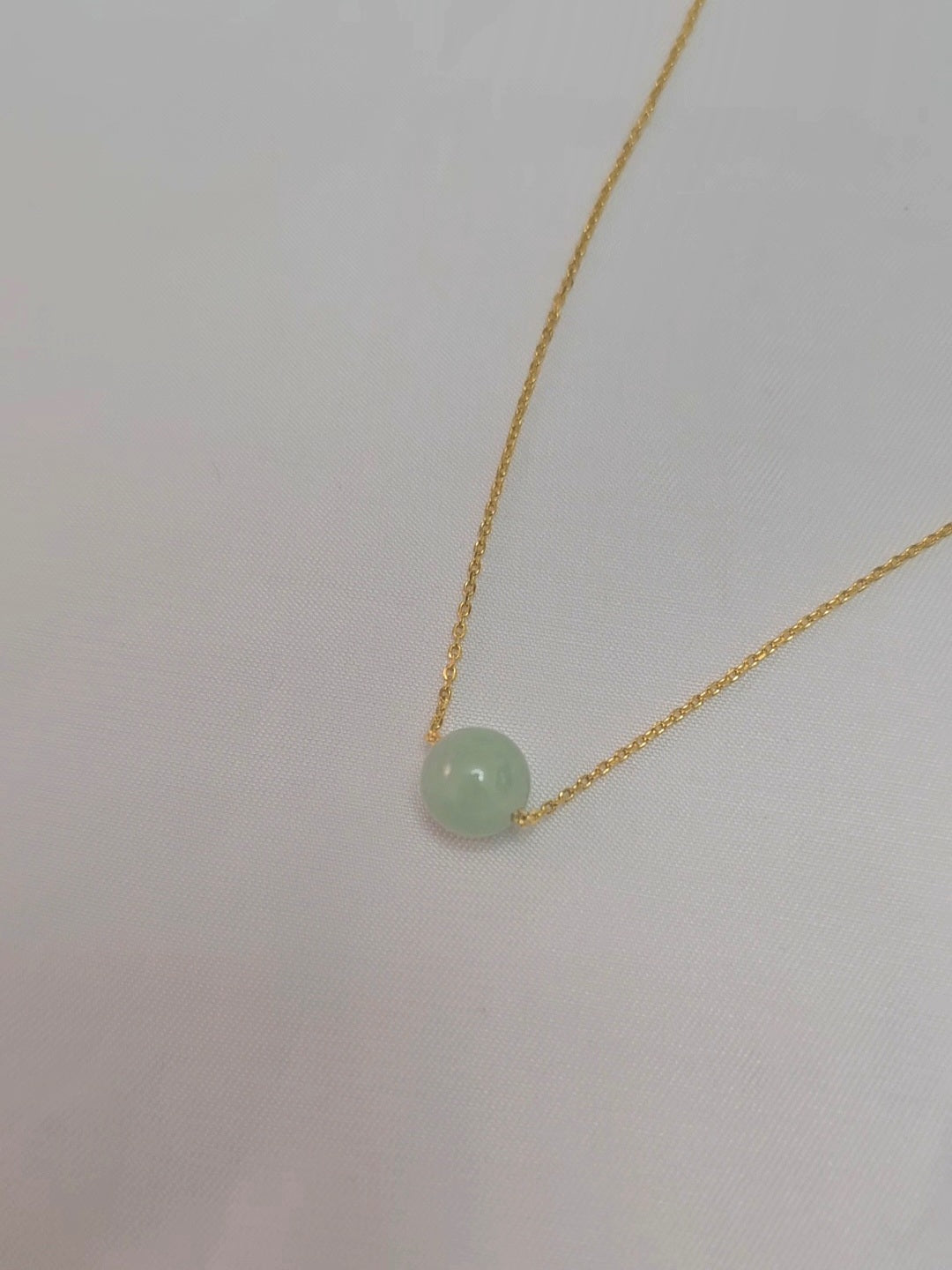 Yuan | Minimalist Floating Jadeite Necklace in Pastel Green