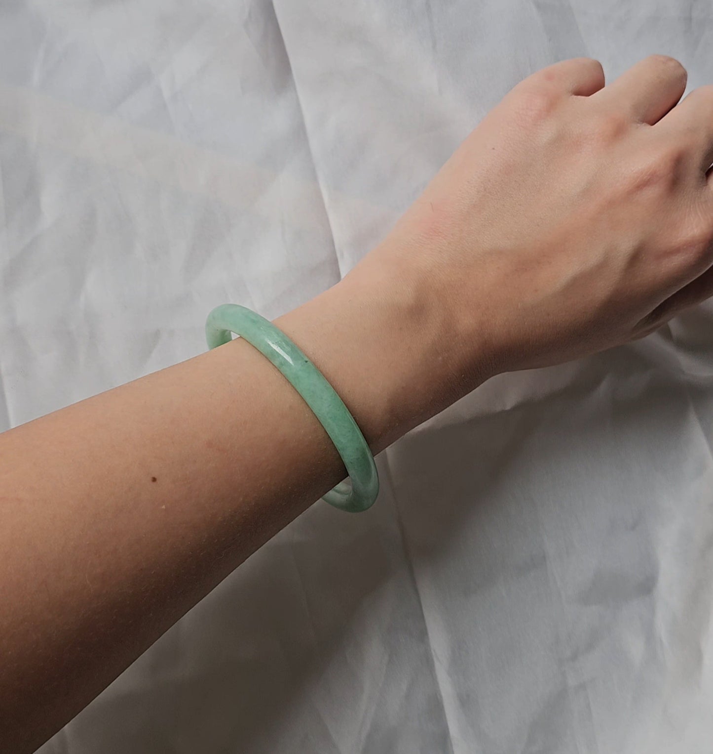 GUARDIAN | JAYDE Untreated Grade-A Jadeite Bangle in Apple Green (57.2mm Round)
