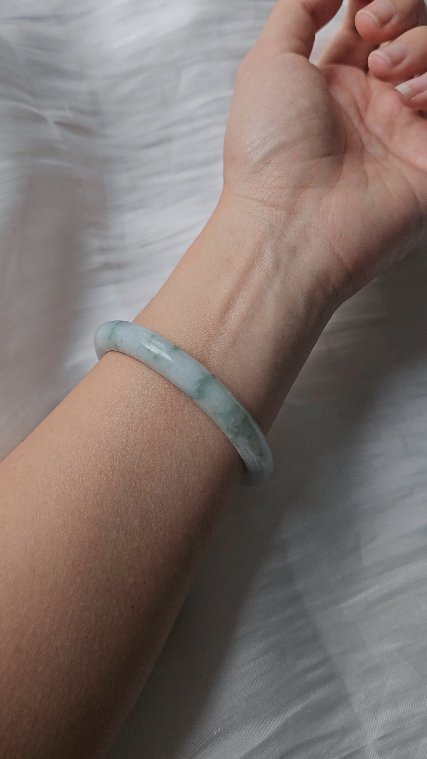 GUARDIAN | JAYDE Natural Grade-A Jadeite Bangle in Floral Green/Piao Hua (58mm Half Round)