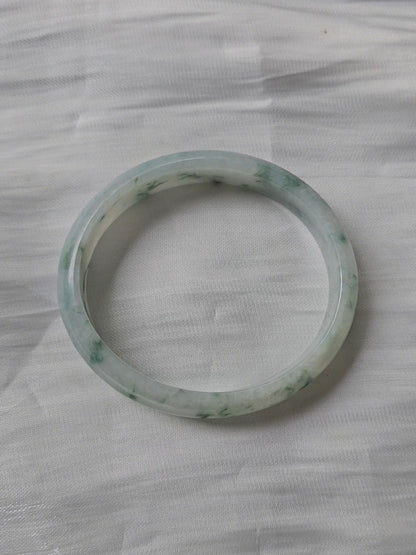GUARDIAN | JAYDE Natural Grade-A Jadeite Bangle in Floral Green/Piao Hua (57.2mm Oval)
