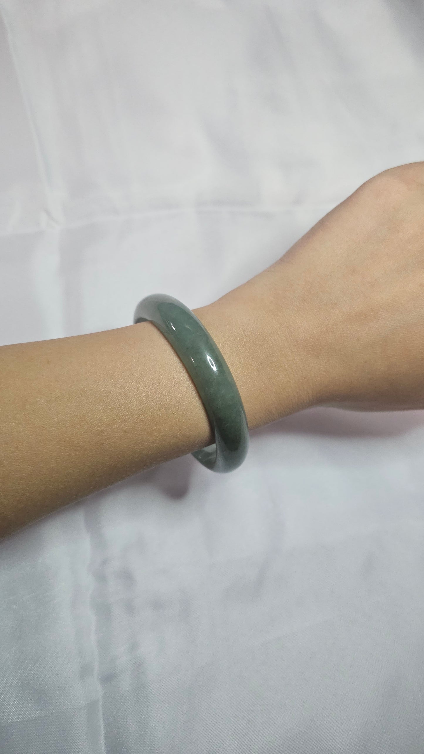 GUARDIAN | JAYDE Untreated Grade-A Jadeite Bangle in Aqua Green (57.1mm Half Round)