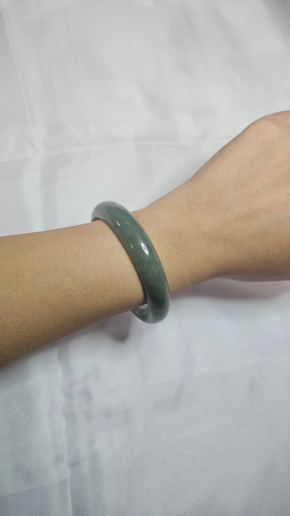 GUARDIAN | JAYDE Untreated Grade-A Jadeite Bangle in Aqua Green (57.1mm Half Round)