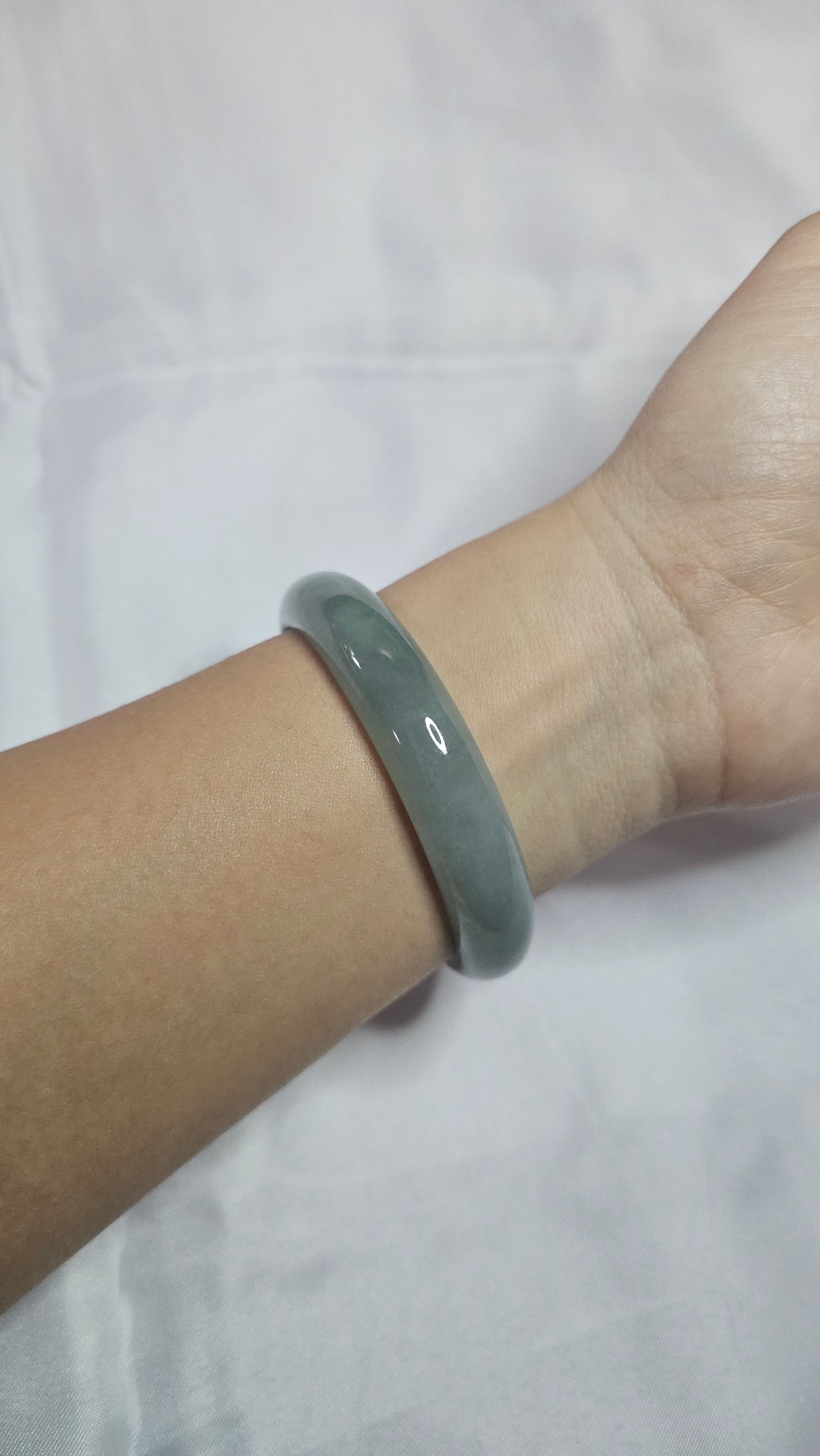 GUARDIAN | JAYDE Untreated Grade-A Jadeite Bangle in Aqua Green (57.1mm Half Round)