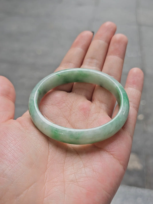 GUARDIAN | JAYDE Natural Grade-A Jadeite Bangle in Pastel Green (53.2mm Oval)