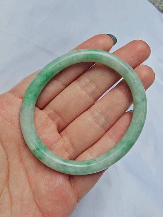GUARDIAN | JAYDE Natural Grade-A Jadeite Bangle in Pastel Green (56.6mm Oval)