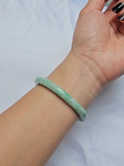 GUARDIAN | JAYDE Natural Grade-A Jadeite Bangle in Pastel Green (56.6mm Oval)