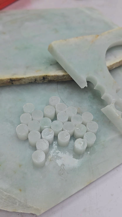 Yuan | Jadeite Bead Bracelet in Light Pastel Green (8/10mm)