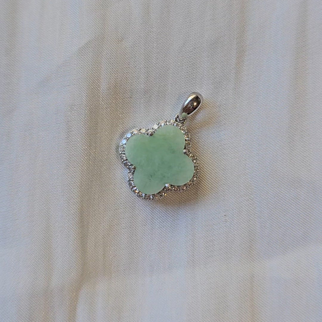 Nature | Serendipity Four Leaf Clover Jadeite Pendant in Pastel Green