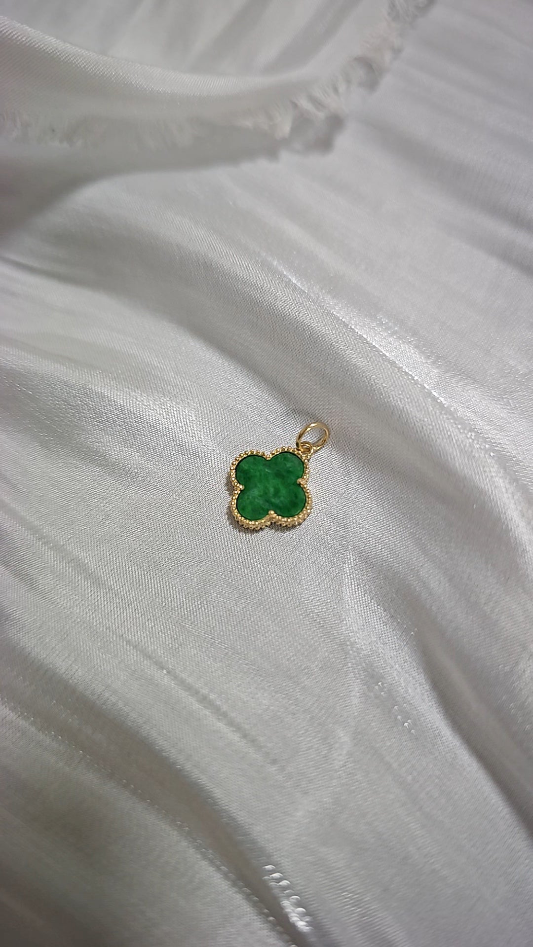 Nature | Serendipity Four Leaf Clover Jadeite Pendant in Deep Floral Green (18ct yellow gold)