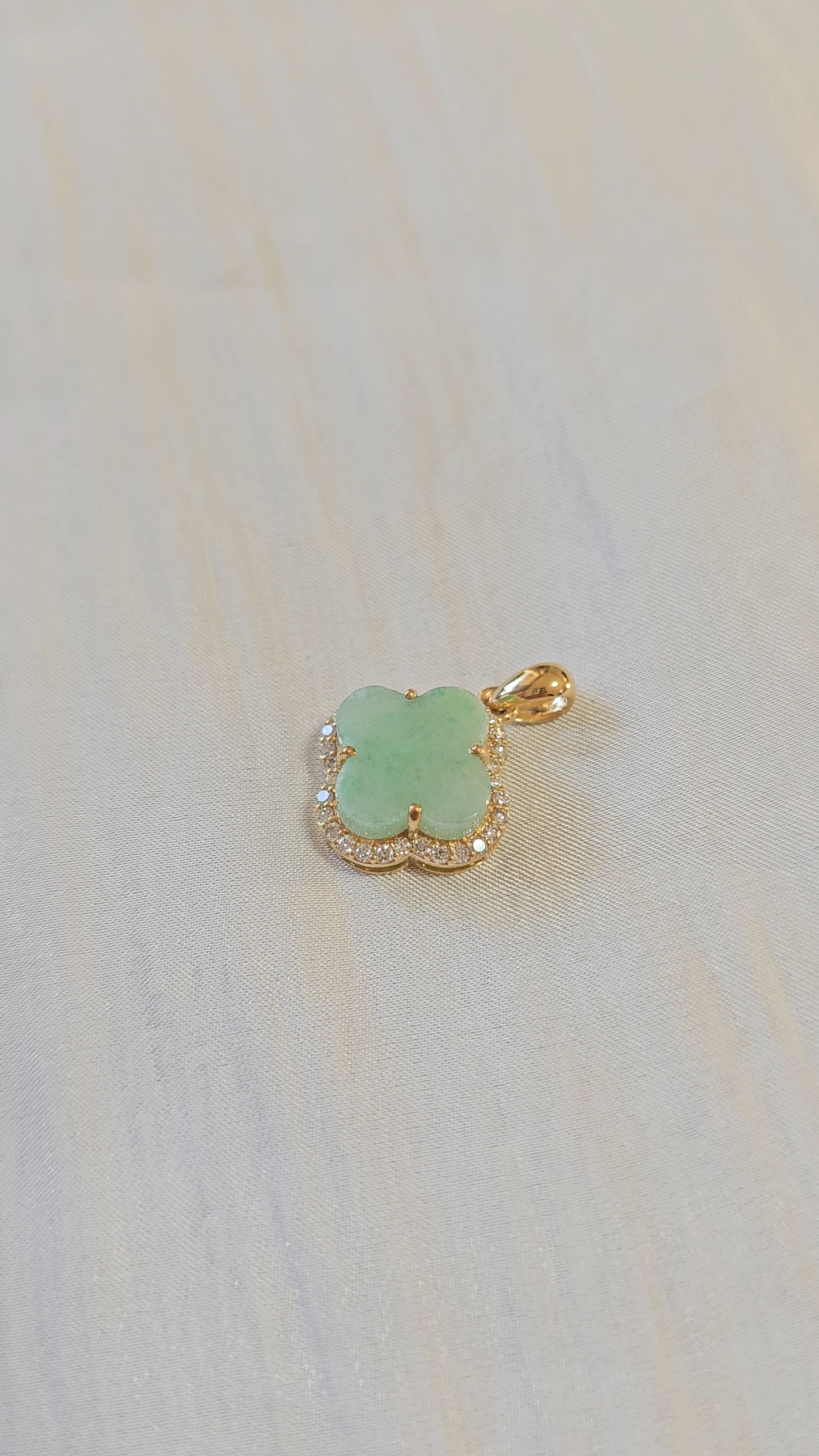 Nature | Serendipity Four Leaf Clover Jadeite Pendant in Pastel Green