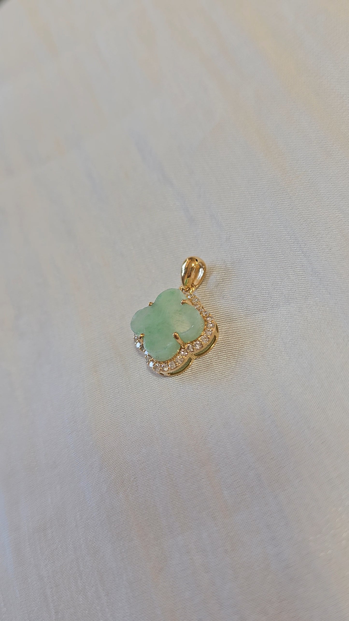 Nature | Serendipity Four Leaf Clover Jadeite Pendant in Pastel Green