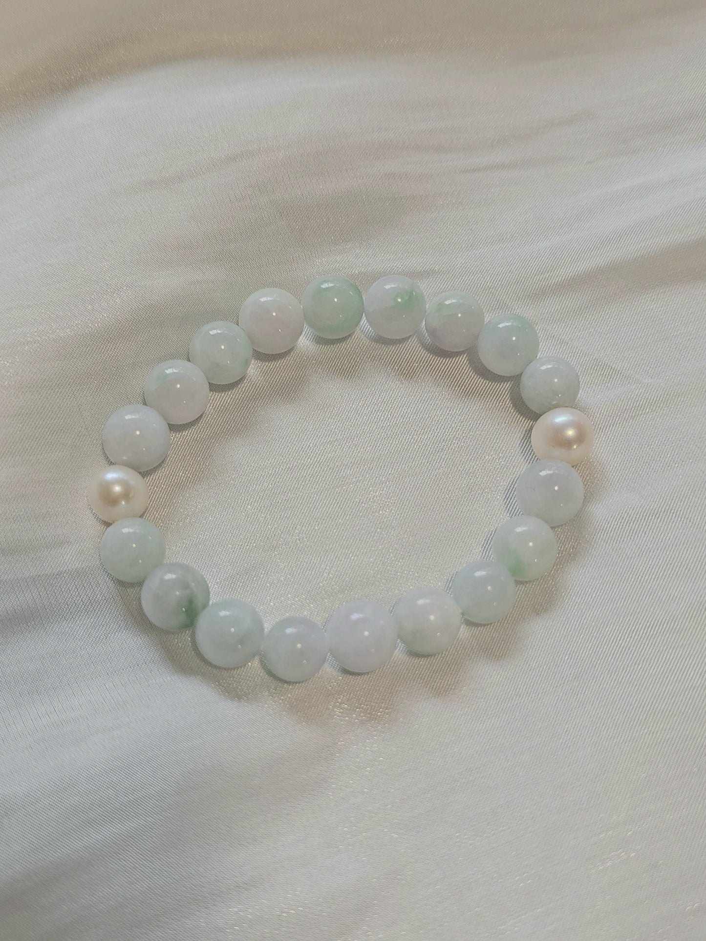 Yuan | Jadeite Bead Bracelet in White and Pastel Green with Freshwater Pearls (8-9mm)