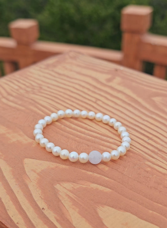 Yuan | Leila Jadeite Bead Bracelet in Light Lavender Purple with Freshwater Pearls