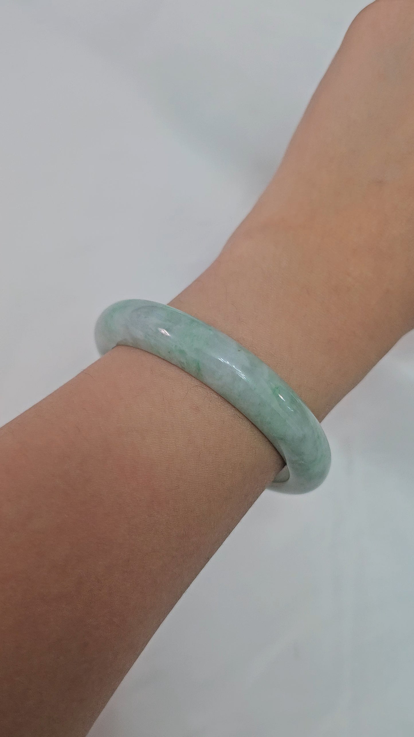 GUARDIAN | JAYDE Untreated Grade-A Jadeite Bangle in Pastel Green (53.9mm Half Round)