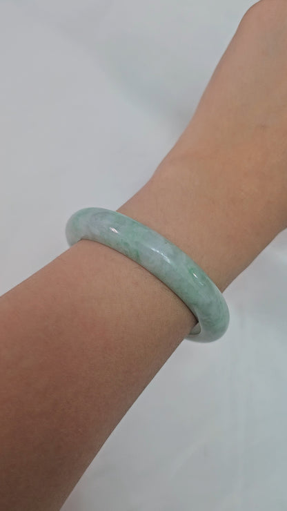 GUARDIAN | JAYDE Untreated Grade-A Jadeite Bangle in Pastel Green (53.9mm Half Round)