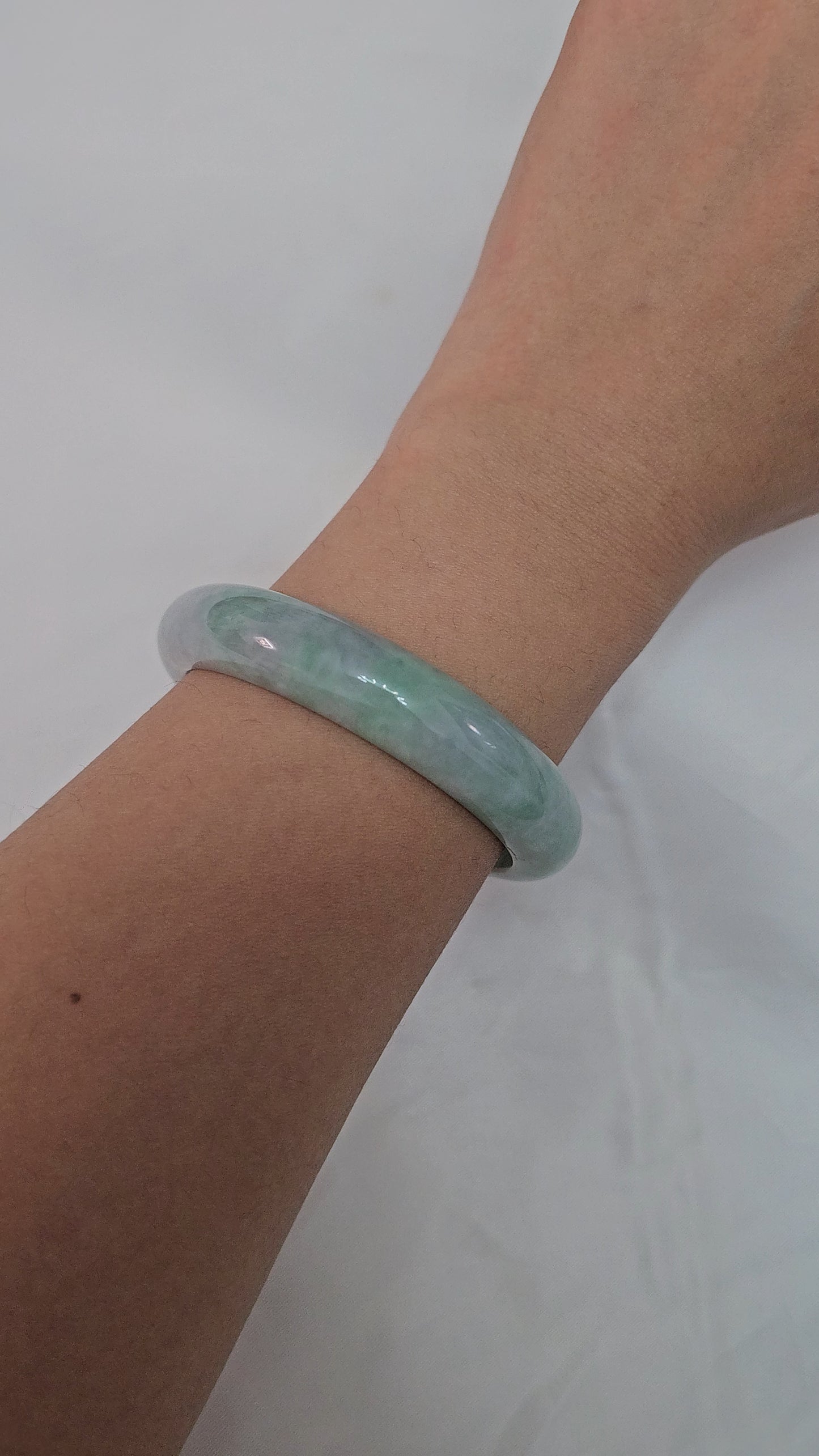 GUARDIAN | JAYDE Untreated Grade-A Jadeite Bangle in Pastel Green (53.9mm Half Round)