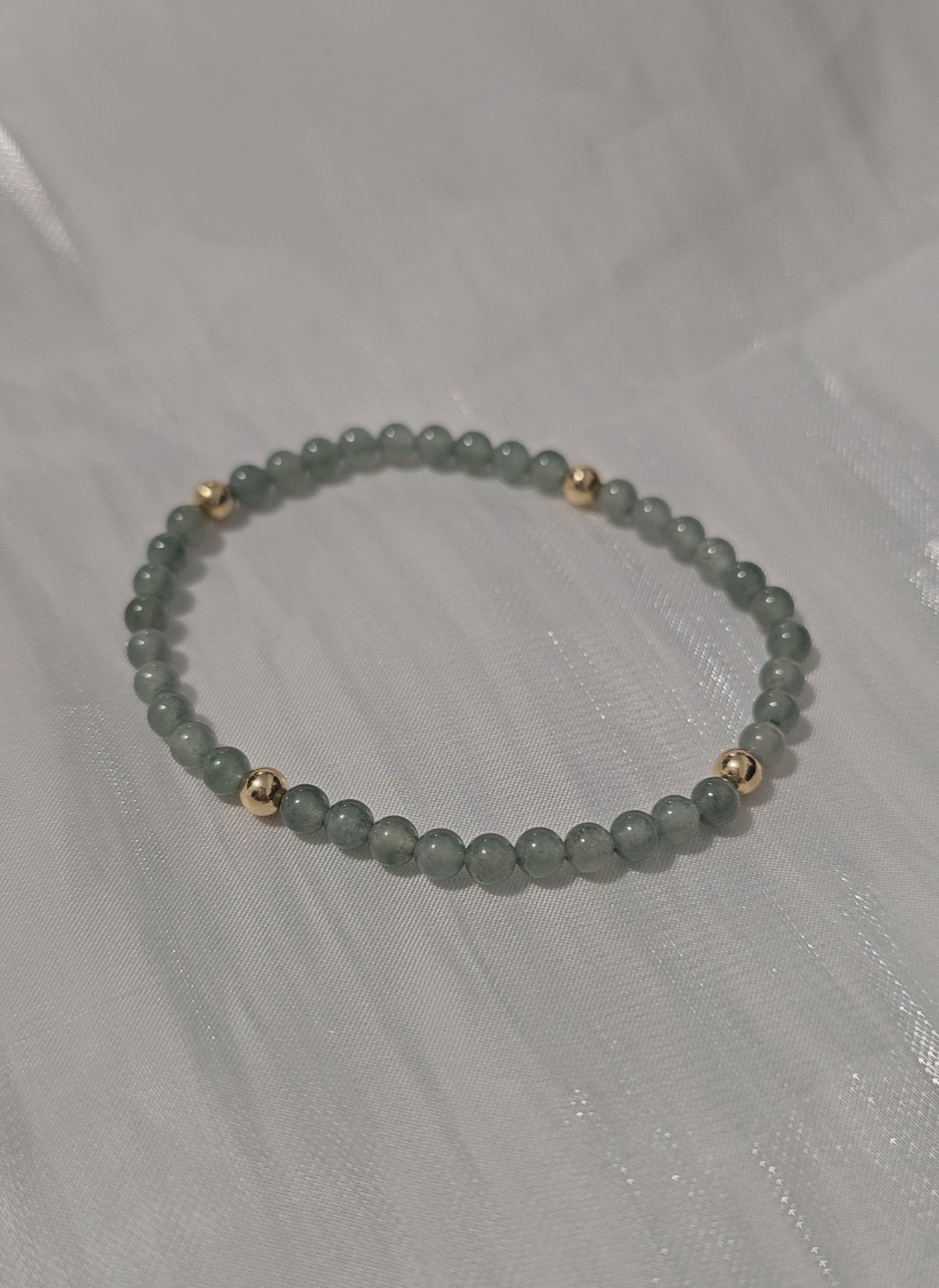 Yuan | 18ct gold Jadeite Bead Bracelet in Darker Aqua Green (4mm)