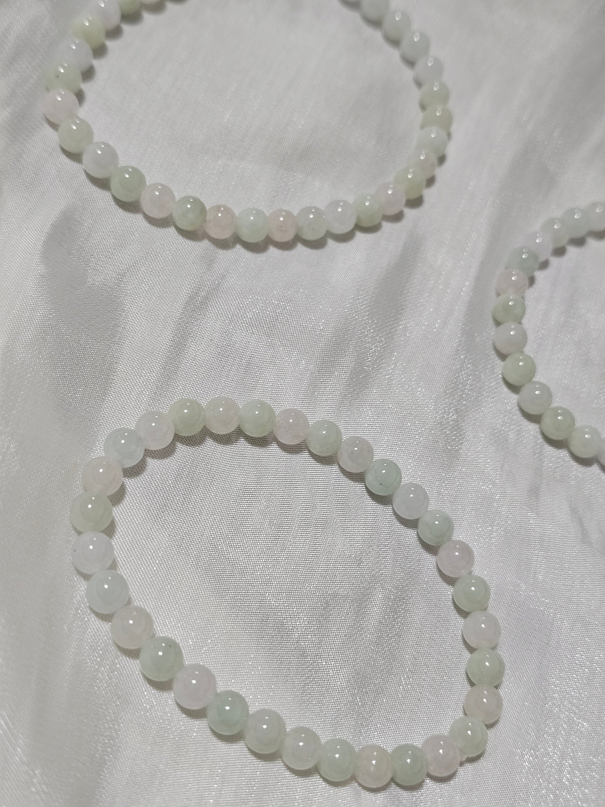 Yuan | Jadeite Bead Bracelet in Light Pastel Green and Dreamy White (5mm)