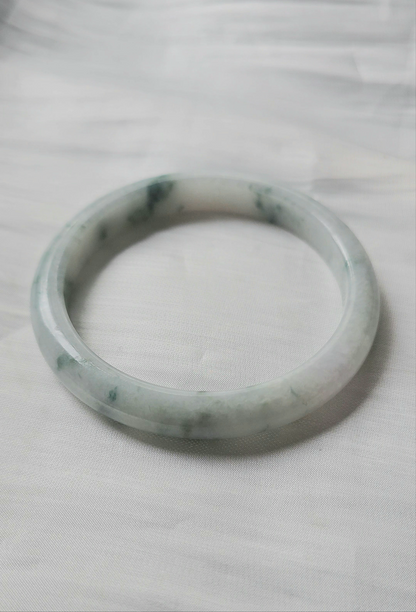 GUARDIAN | JAYDE Natural Grade-A Jadeite Bangle in Floral Green/Piao Hua (58mm Half Round)