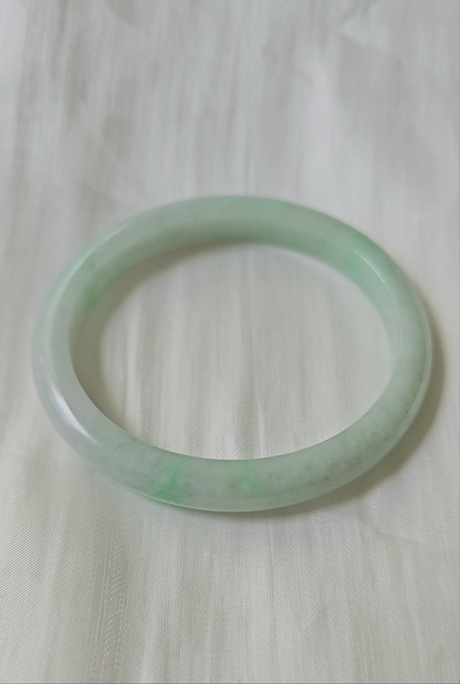 GUARDIAN | JAYDE Natural Grade-A Jadeite Bangle in Pastel Green (52.8mm Oval)