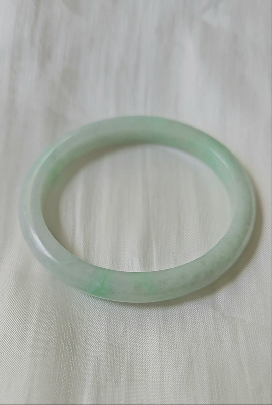 GUARDIAN | JAYDE Natural Grade-A Jadeite Bangle in Pastel Green (52.8mm Oval)