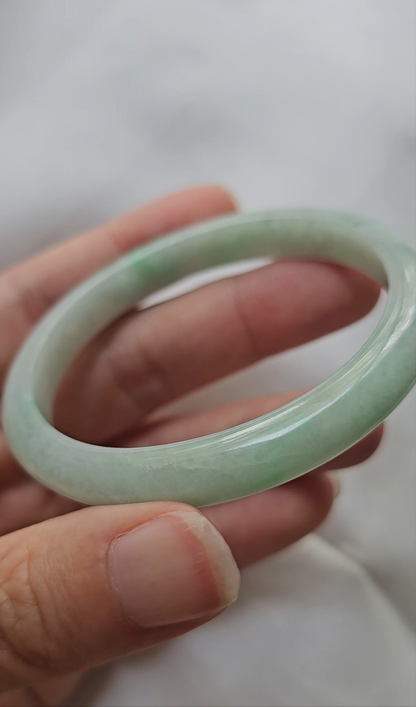 GUARDIAN | JAYDE Natural Grade-A Jadeite Bangle in Pastel Green (52.8mm Oval)