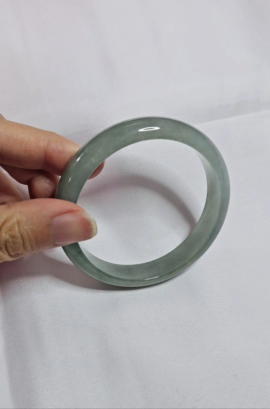 GUARDIAN | JAYDE Untreated Grade-A Jadeite Bangle in Aqua Green (57.1mm Half Round)
