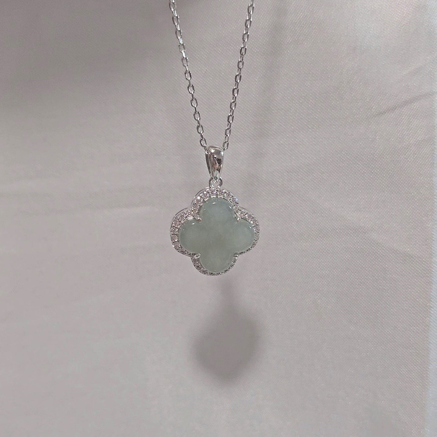 minimalistic modern simple four clover leaf van cleef green jadeite jade sterling silver palladium necklace 