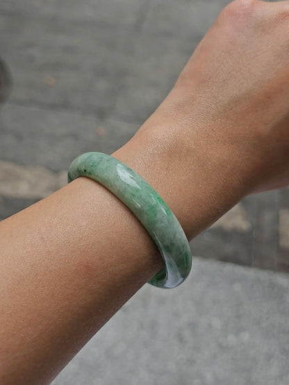 GUARDIAN | JAYDE Natural Grade-A Jadeite Bangle in Pastel Green (52.5mm Half Round)