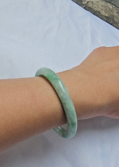 GUARDIAN | JAYDE Natural Grade-A Jadeite Bangle in Pastel Green (56.6mm Oval)