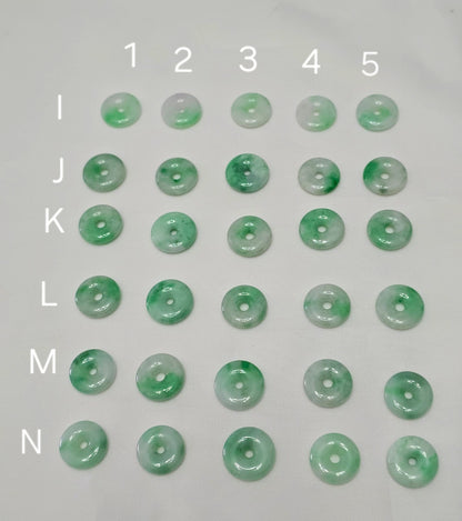 守護者 | 復古保管「平安」淡綠色翡翠吊墜（13 毫米，18K 鍍金/純金） 