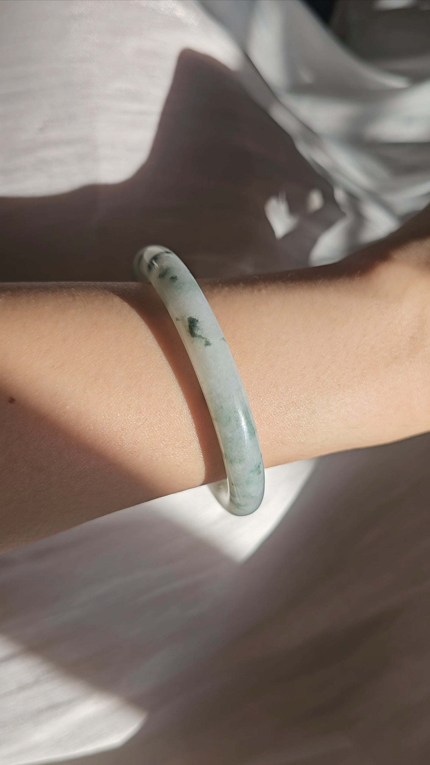 GUARDIAN | JAYDE Natural Grade-A Jadeite Bangle in Floral Green/Piao Hua (55mm Round)